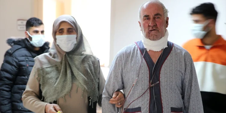 Muş'ta annesini hastaneye götüren kişi dudak kanseri teşhisi aldı.