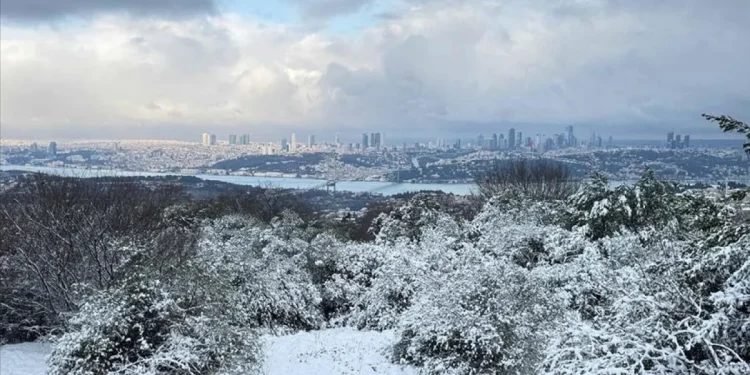 "Meteoroloji ve AKOM'dan Uyarı: Kar Anadolu Yakası'na İniyor"