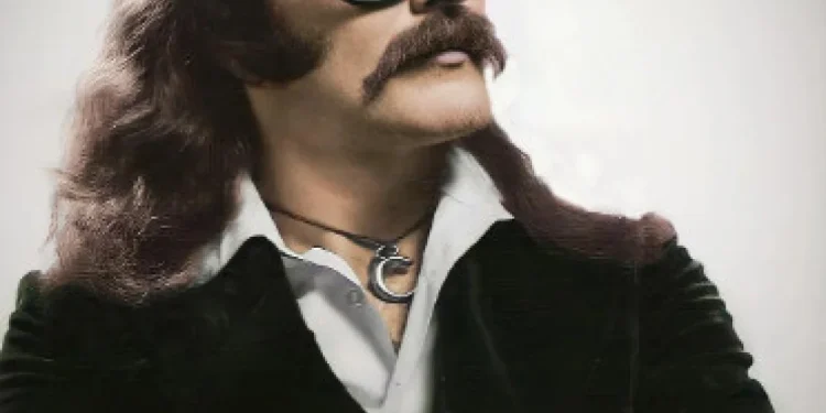 "Cem Karaca'nın Vefatından 21 Yıl Sonra: Vatandaşlıktan Çıkarılıp Sürgünde Yaşayan Efsane Sanatçı"
