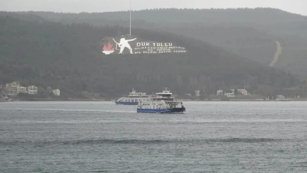 İstanbul ve Çanakkale Feribot Hatlarında Seferler İptal Edildi