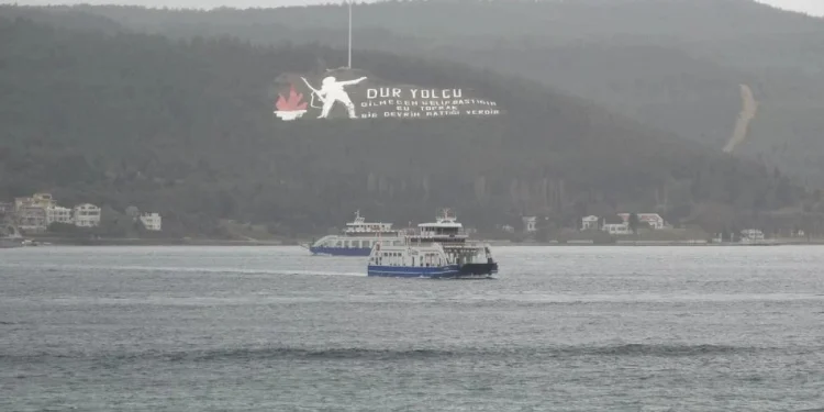 İstanbul ve Çanakkale Feribot Hatlarında Seferler İptal Edildi