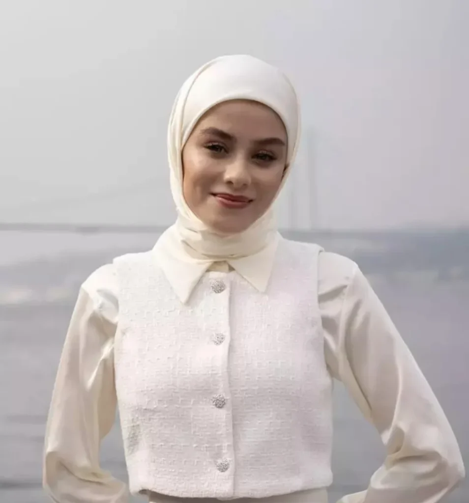 İlayda Alişan, Yeni Projesi İçin Tesettür Giydi! Takipçilerinden Yorum Yağmuru
