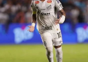 Neymar, Santos’a Dönerek Yeşil Sahalara Adım Attı