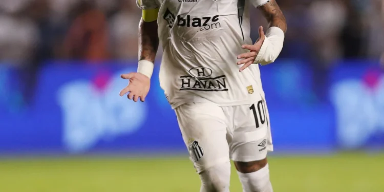 Neymar, Santos’a Dönerek Yeşil Sahalara Adım Attı