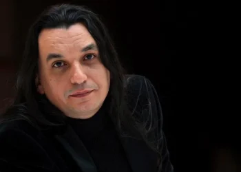 Şarkıcı Gökhan Kırdar’dan Üzücü Haber! Hastaneye Yatırıldı