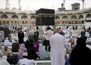 Suudi Arabistan, Umre Ziyaretçileri İçin Menenjit Aşısı Zorunluluğunu Kaldırdı