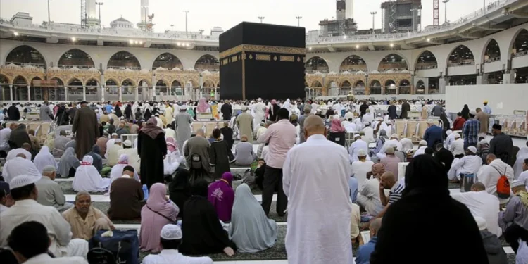 Suudi Arabistan, Umre Ziyaretçileri İçin Menenjit Aşısı Zorunluluğunu Kaldırdı