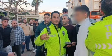 Antalya'da Kazaya Tanık Olan Vatandaş, Trafik Polisi Rolüne Girince Gerilim Arttı