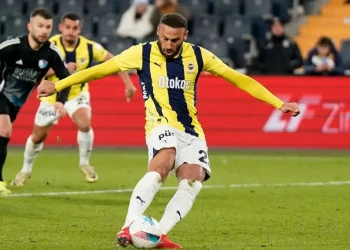 "Cenk Tosun'un Kariyerinde Yeni Durak: Yeni Takımı Belli Oldu"