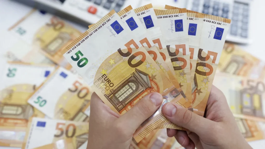 Euro, tarihi zirveye ulaşarak 40 lirayı geçti