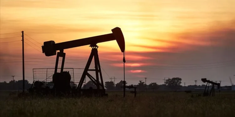 ABD 2025 petrol fiyatları için tahminler açıklandı