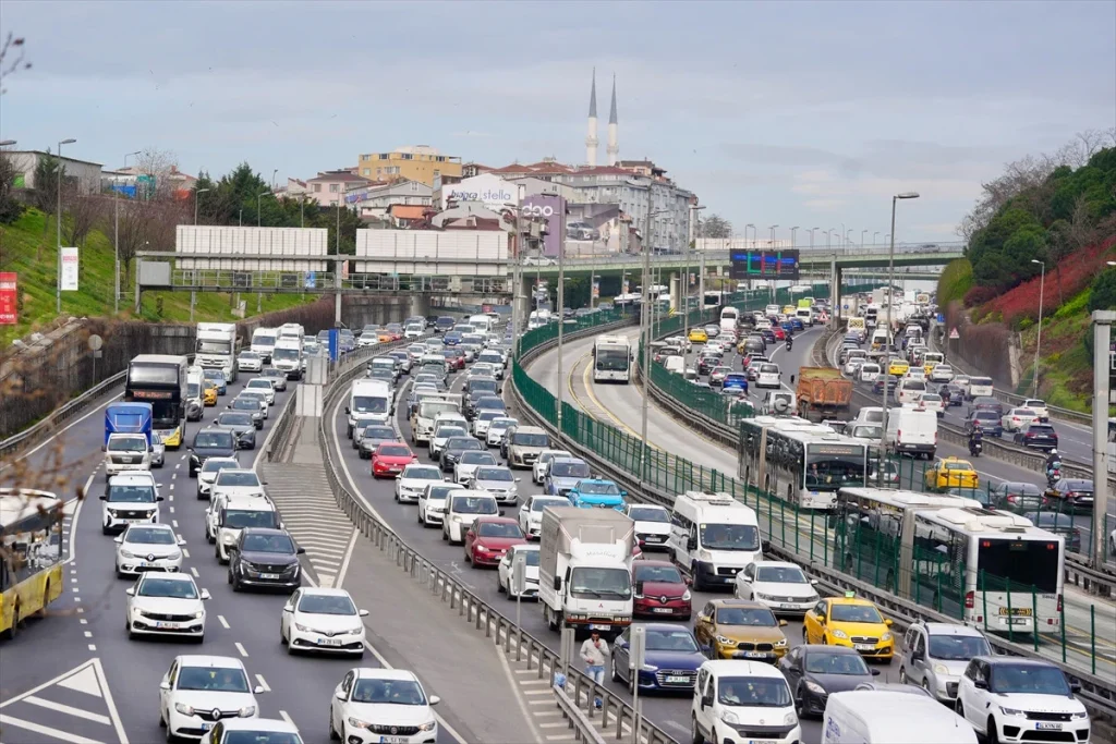 İstanbul'da Trafik Yoğunluğu Yüzde 81'e Yükseldi