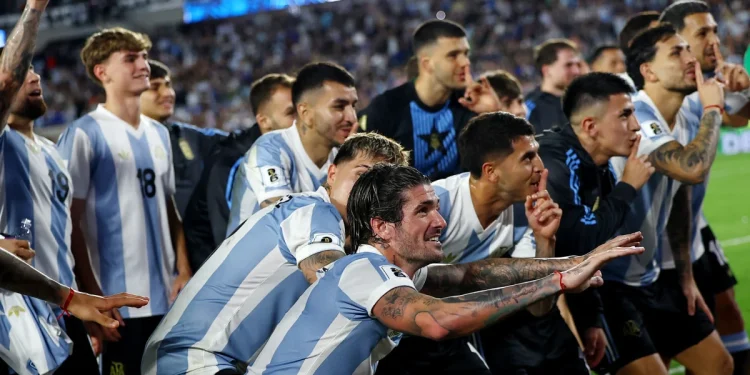 Arjantin, Brezilya'yı Sahada Farklı Yendi