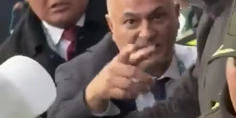 Bolivya Futbol Başkanı Costa, Taraftarla Kavga Etti