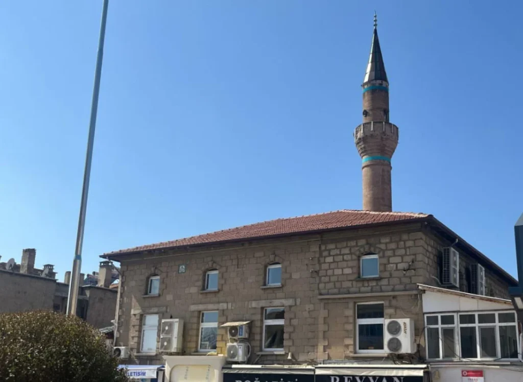 Kütahya'da 74 Yıllık Caminin Kıblesi 30 Derece Sapmış