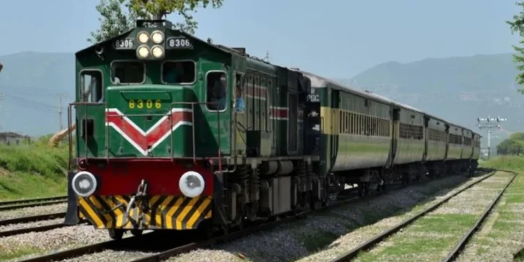 Pakistan'da 450 Tren Yolcusunun Rehin Alındığı Olay