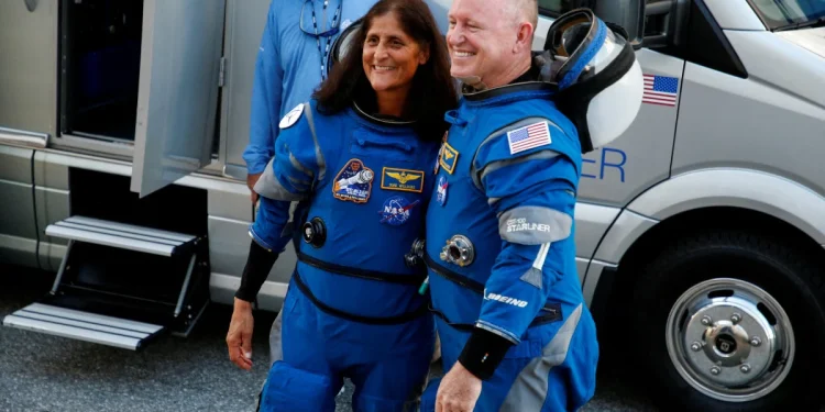 "Uzayda Mahsur Kalan Astronot, Beyazlamış Saçlarla Döndü"