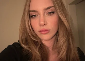 "Hayal Köseoğlu, Aşkını Ersoy Nezir Çınarlı ile İlan Etti"