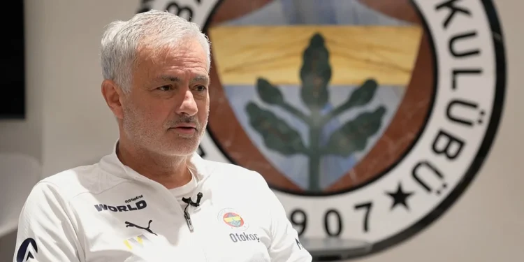 Mourinho: Şampiyonluk yarışının çoktan bitmesi gerekirdi