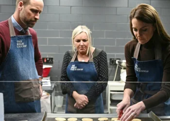 Kate ve William Mutfakta Hamur Açtı