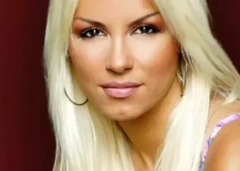 Yıkılıyor Şarkısıyla Tanınan Ayça Tekindor Görüntülendi