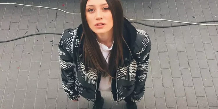 Gizem Karaca’dan Annelik Heyecanı: Hamilelik Sürecini Sosyal Medyada Paylaştı