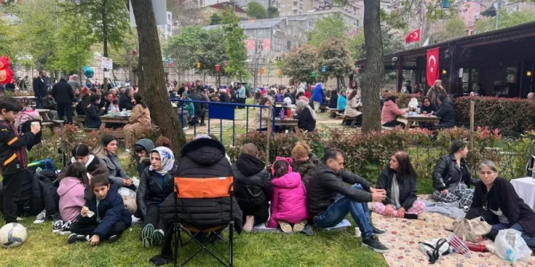 Hasbahçe Mesire Alanı Dolu Taşan Bir Yer Haline Geldi