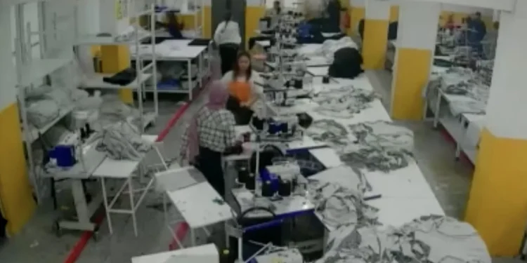 Küçükçekmece'de Deprem Panik Yaratırken, Tekstil İşçileri Sokaklara Döküldü