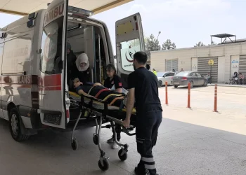 Bursa'da Deprem Paniği: Kaçarken Merdivenlerden Düşerek Yaralandı