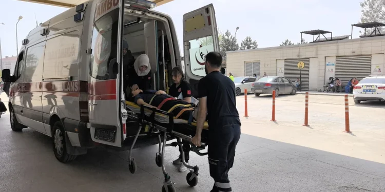 Bursa'da Deprem Paniği: Kaçarken Merdivenlerden Düşerek Yaralandı