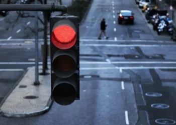 Almanya’da Trafik Işıkları Yenilendi: Temalı Tasarımlar Turistlerin İlgi Odağı Oldu