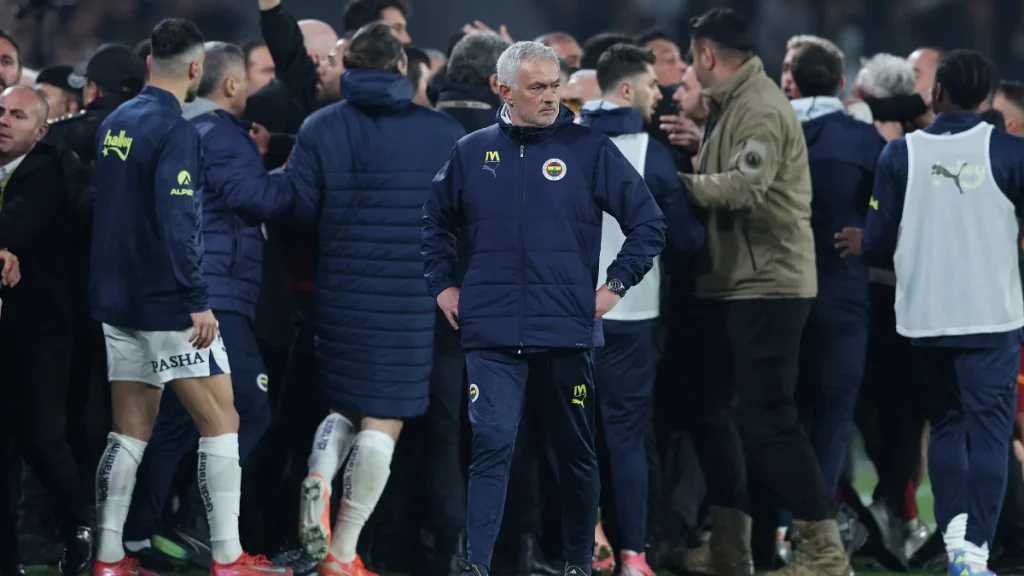 Fenerbahçe, Galatasaray maçının ardından basın toplantısına katılmadı