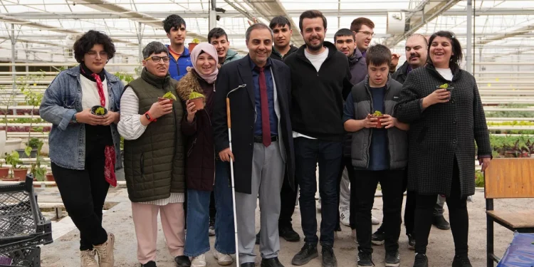 Ankara'da Özel Bireyler İçin Serada Neşeli Etkinlik