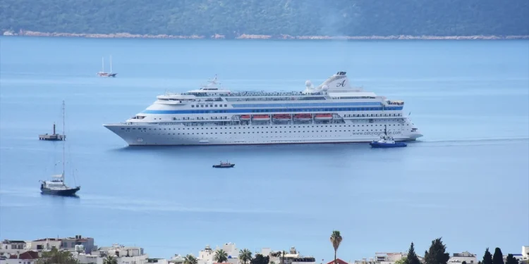 Muğla'ya İlk Kruvaziyer Gemisi Sezonun Başında Yanaştı
