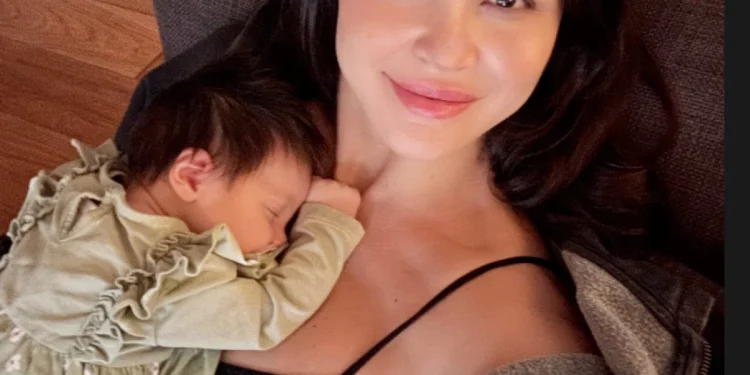 Zeynep Sever Demirel, 3. kez anne olduktan sonra poz verdi