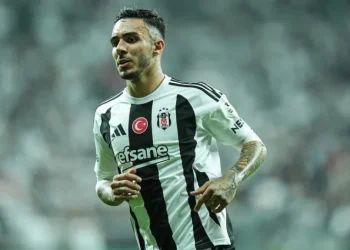 Emirhan Topçu'nun babası 45 yaşında şampiyonluk sevindi