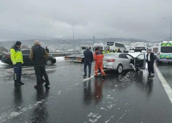 Bolu’da kar yağışı kazaları da beraberinde getirdi
