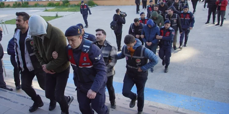 Kapıkule'de rüşvet baskını: 23 memura tutuklama