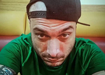 Sansar Salvo’dan babasına şiddet iddiası!