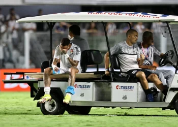 Neymar Sakatlanıp Gözyaşları İçinde Sahayı Terk Etti