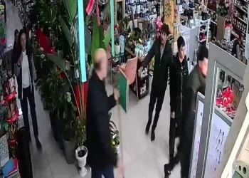 “Düzce’de Şiddetli Deprem: Sokaklar Kalabalıklaştı”