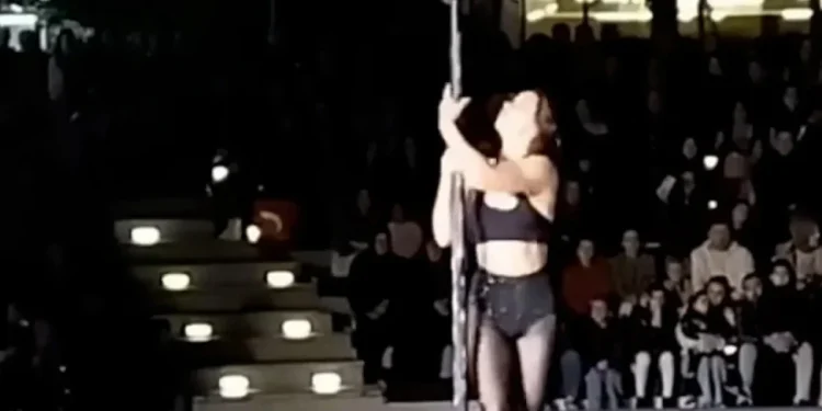 Balıkesir’de direk dansı pahalıya mal oldu