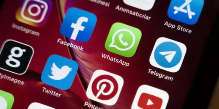 Mart Ayının Dijital Sürprizi: Instagram ve TikTok’u Geride Bıraktı!