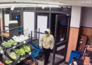 İstanbul’da Market Soygunu: Çalışanı Bıçakla Tehdit Edip 80 Bin TL’yi Gasp Etti