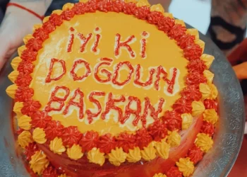 Galatasaraylı futbolculardan Ali Koç’a doğum günü pastası