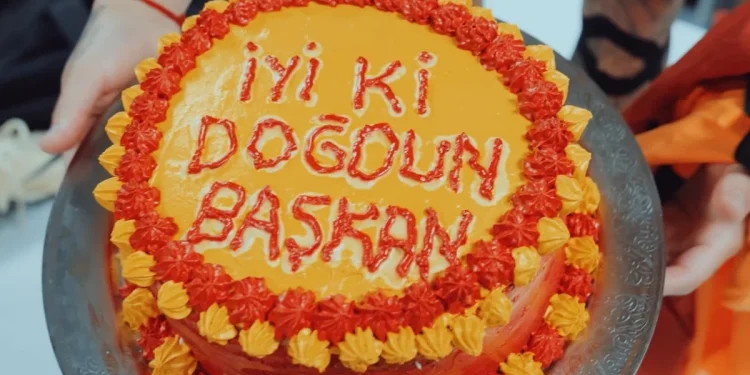 Galatasaraylı futbolculardan Ali Koç’a doğum günü pastası