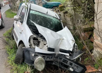 Balıkesir'de otomobil şarampole devrildi: 1 yaralı