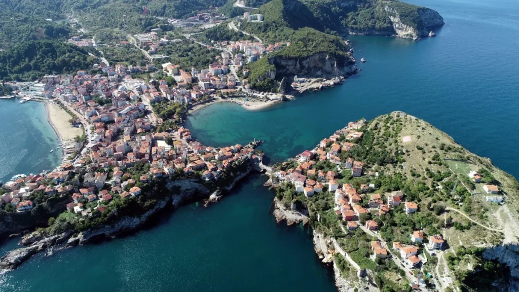Bayramda 6 bin kişilik ilçeye 130 bin turist akın etti