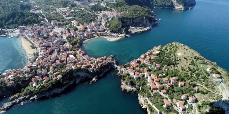 Bayramda 6 bin kişilik ilçeye 130 bin turist akın etti