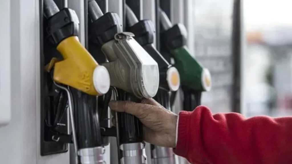 Benzine zam, otogaza ise indirim yapıldı